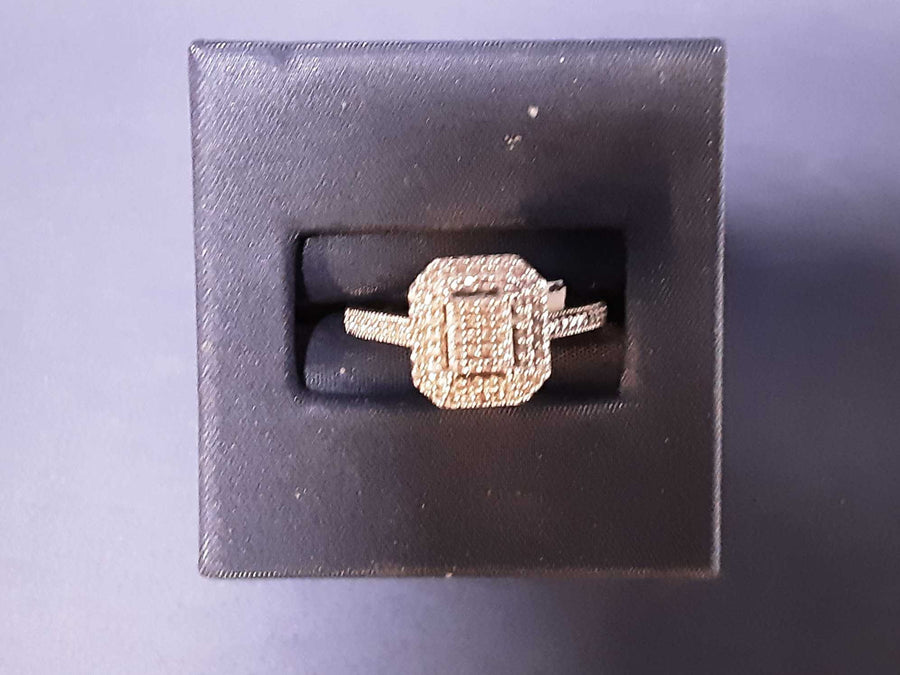 Women's Ring - White Gold 10k (.417) 2.8 grams Size 8