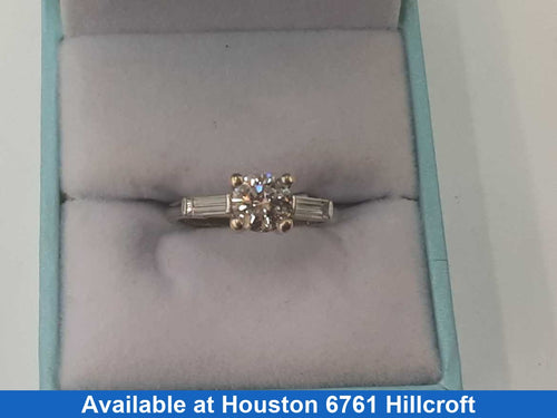 Women's Ring - Solitaire - White Gold 18k (.750) 3.3 grams Size 7