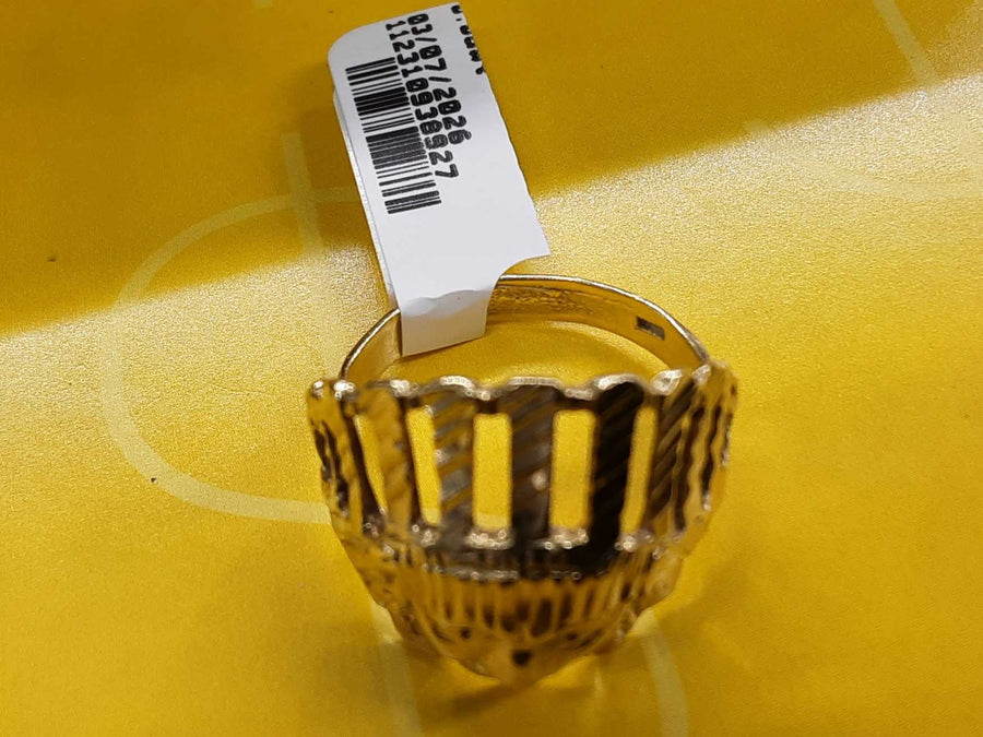 Men's Ring - Yellow Gold 10k (.417) 4.9 grams Size 9