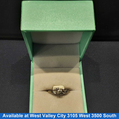 Women's Ring - White Gold 18k (.750) 2.3 grams Size 4