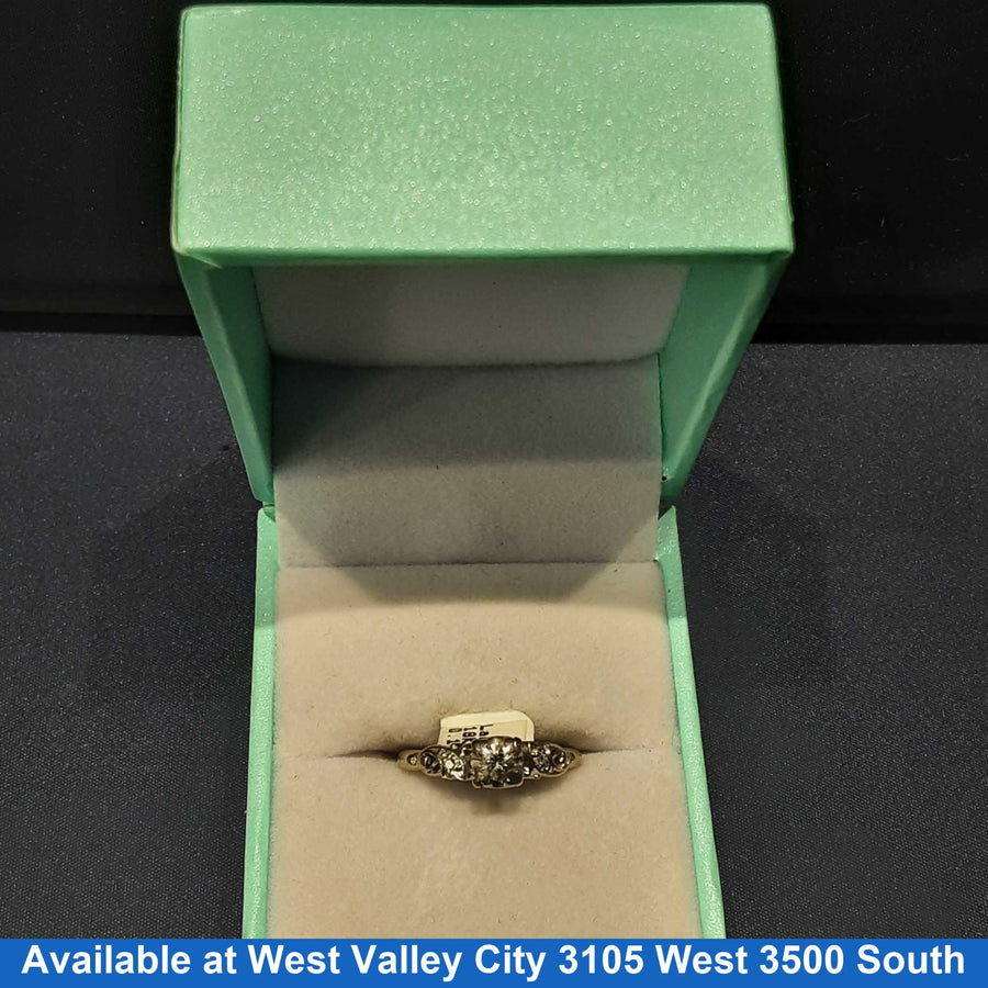 Women's Ring - White Gold 18k (.750) 2.3 grams Size 4