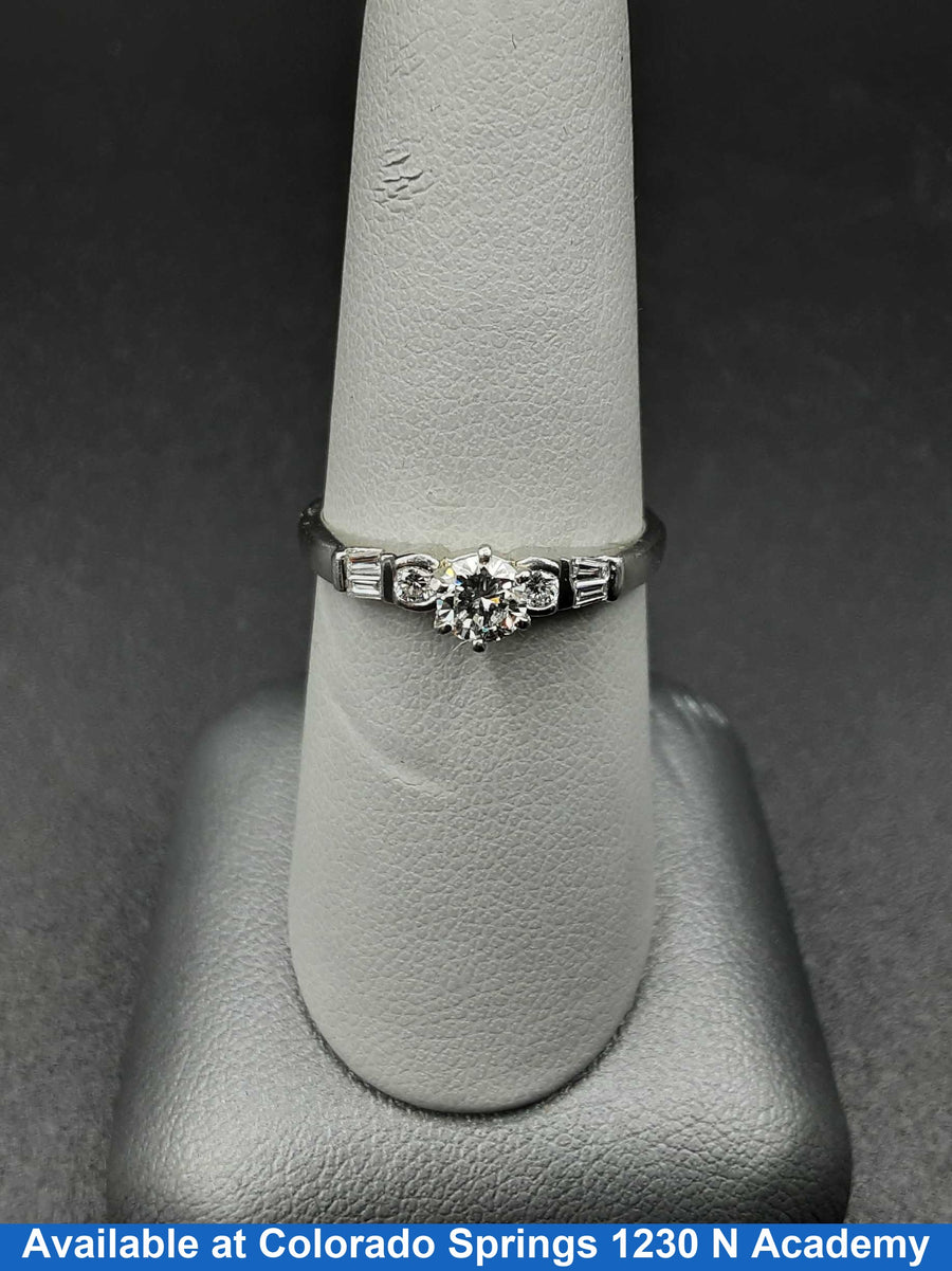 Women's Ring - Platinum 4.1 grams Size 7.5