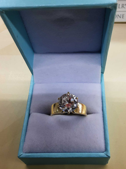 Women's Ring - Solitaire - Yellow Gold 10k (.417) 4.2 grams Size 7