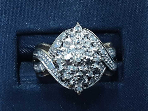 Women's Ring - Yellow Gold 10k (.417) 3.7 grams Size 7