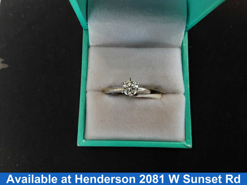 Women's Ring - Solitaire - White Gold 18k (.750) 3.2 grams Size 6
