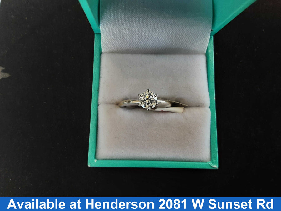 Women's Ring - Solitaire - White Gold 18k (.750) 3.2 grams Size 6