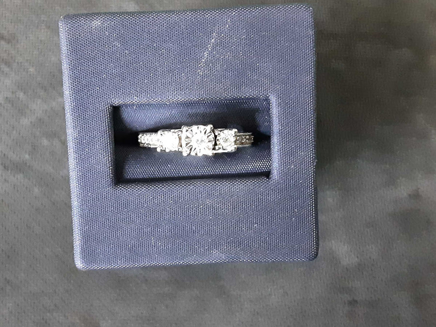 Ring - Wedding Set - White Gold 10k (.417) 3 grams Size 20