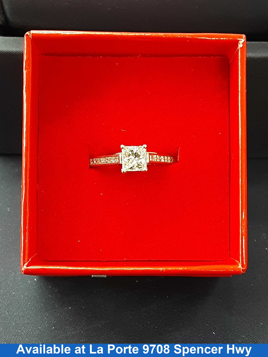Ring - Wedding Band - White Gold 18k (.750) 3.6 grams Size 7