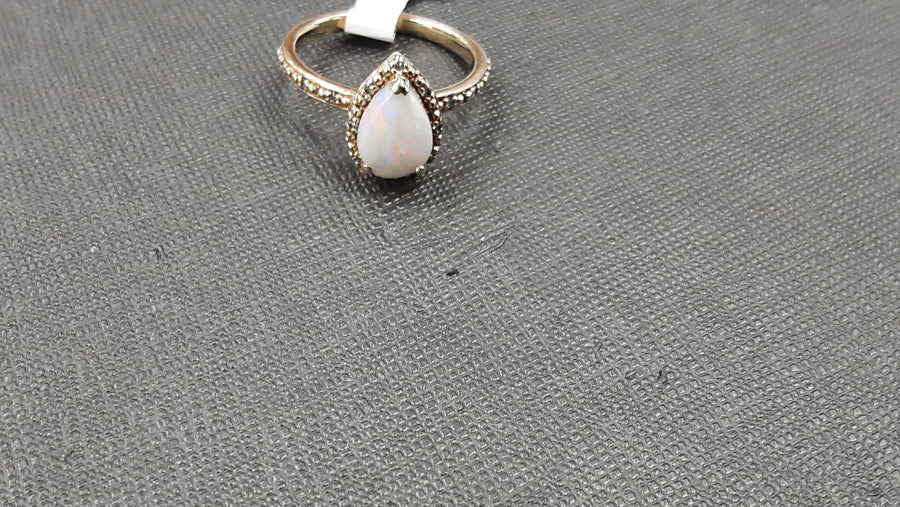 Women's Ring - Yellow Gold 14k (.585) 3.7 grams Size 7.5