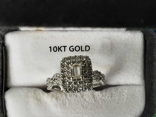 Women's Ring - White Gold 10k (.417) 4 grams Size 7