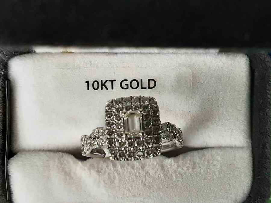 Women's Ring - White Gold 10k (.417) 4 grams Size 7
