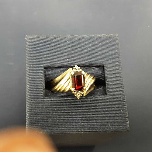Women's Ring - Yellow Gold 10k (.417) 3.8 grams Size 8.5