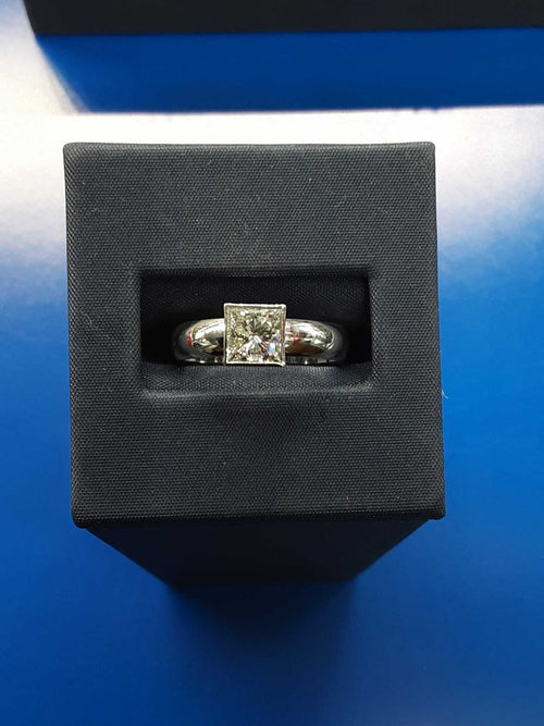Women's Ring - Solitaire - White Gold 14k (.585) 4.3 grams Size 8