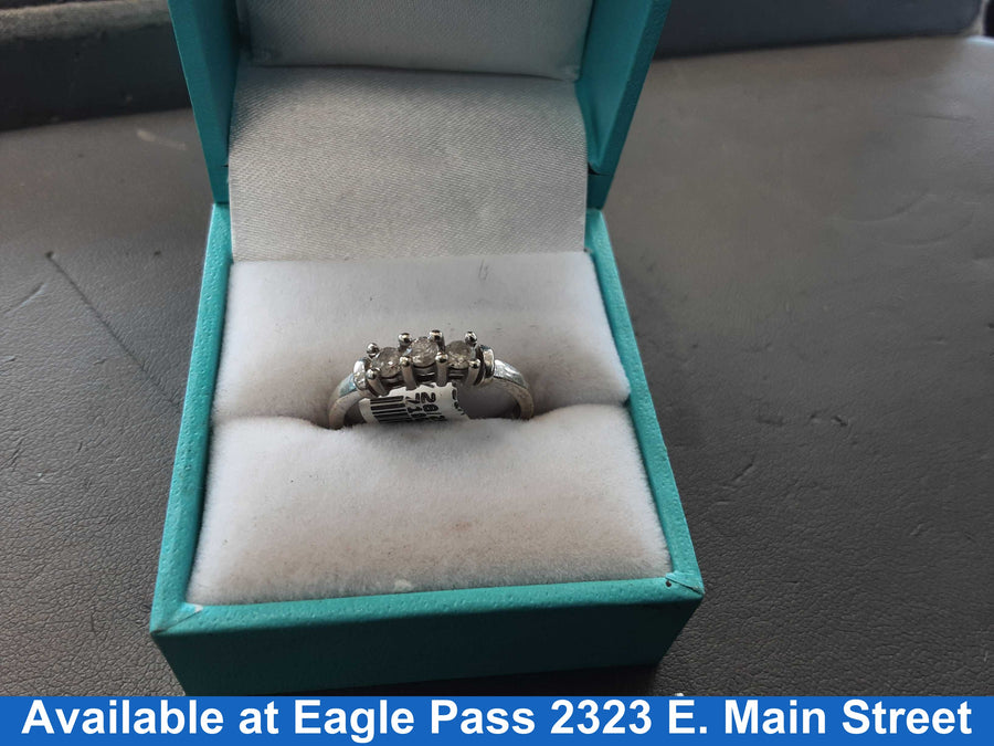 Women's Ring - White Gold 10k (.417) 2.3 grams Size 7.5