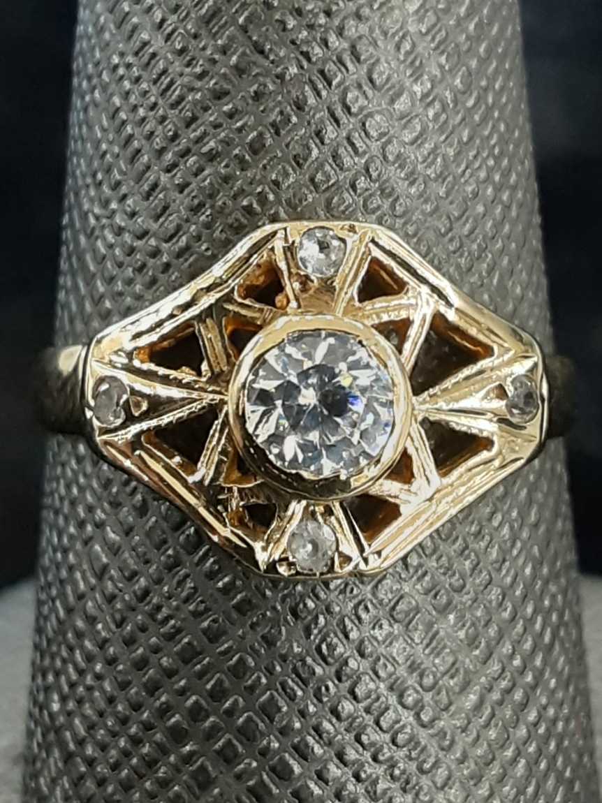 Women's Ring - Yellow Gold 14k (.585) 2.4 grams Size 9