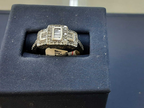 Women's Ring - White Gold 10k (.417) 3.3 grams Size 7