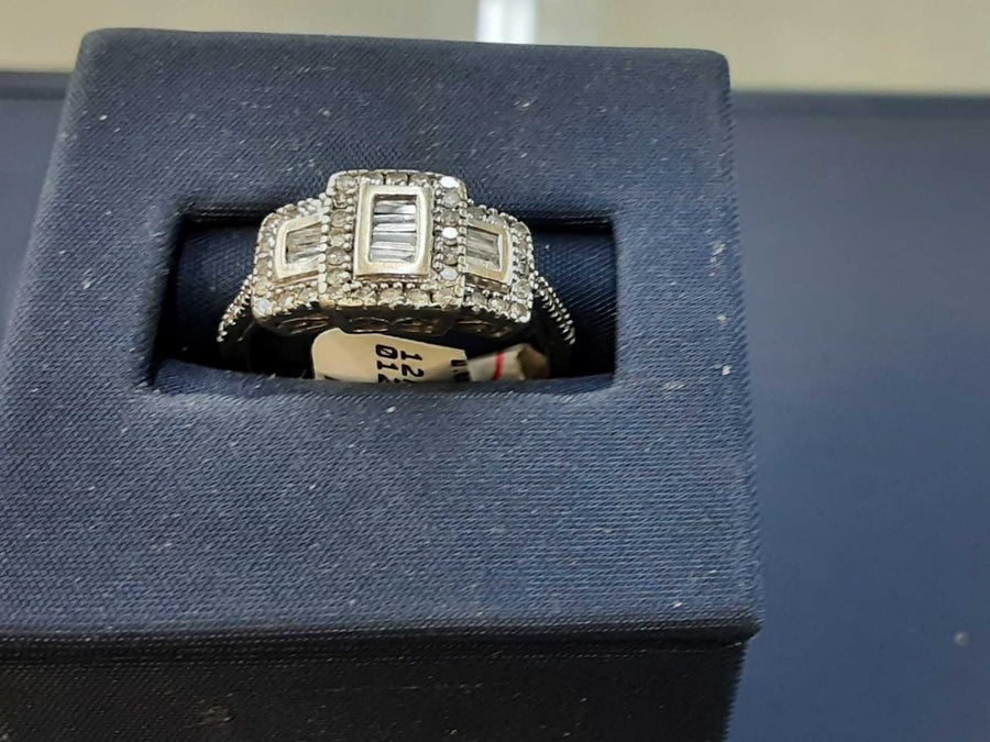 Women's Ring - White Gold 10k (.417) 3.3 grams Size 7