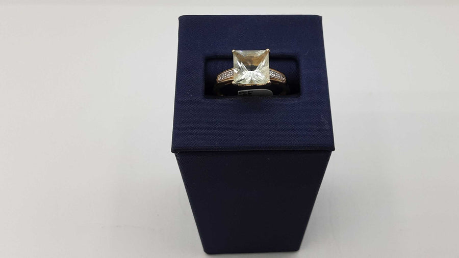 Women's Ring - Yellow Gold 14k (.585) 2.9 grams Size 7
