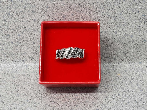 Women's Ring - White Gold 14k (.585) 6.3 grams Size 8