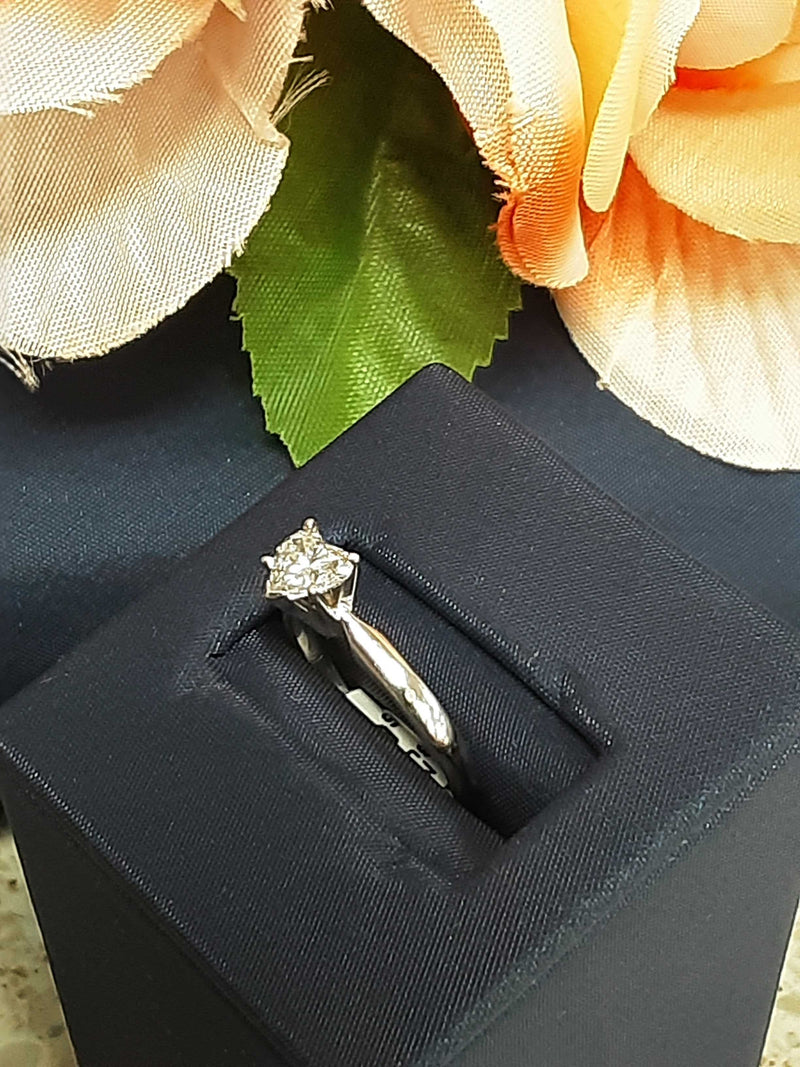 White Gold 14k (.585) 2.2 grams Size 6