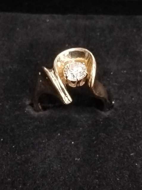 Women's Ring - Solitaire - Yellow Gold 14k (.585) 9.1 grams Size 9