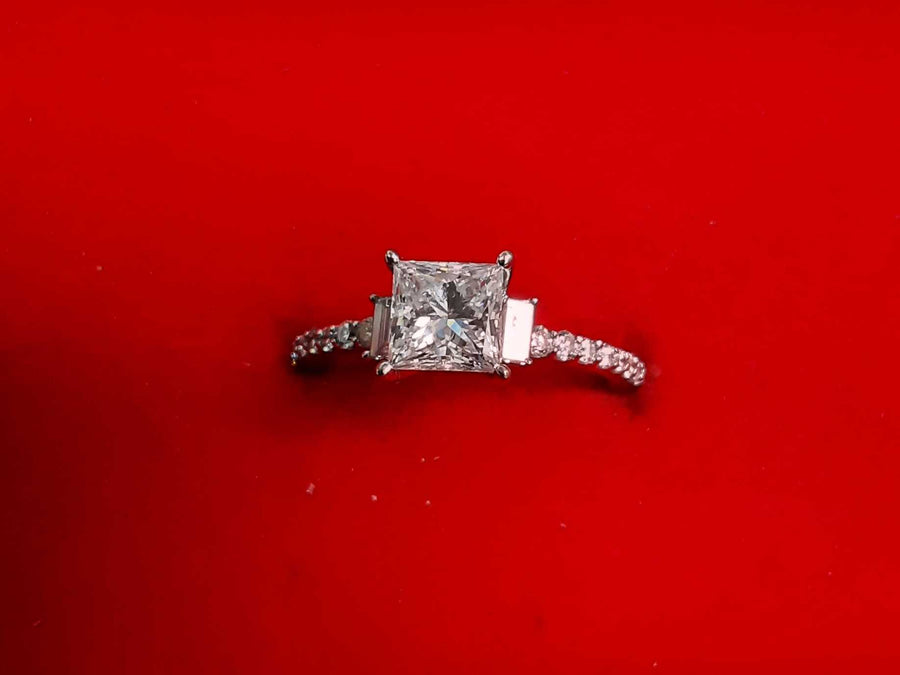 Women's Ring - White Gold 14k (.585) 2.8 grams Size 6.5