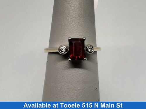 Women's Ring - White Gold 14k (.585) 3 grams Size 7