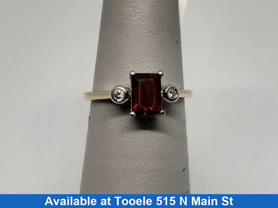 Women's Ring - White Gold 14k (.585) 3 grams Size 7