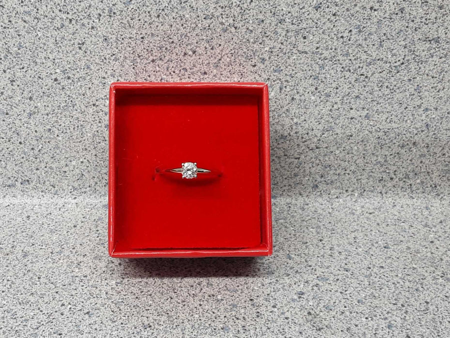 Women's Ring - Solitaire - Yellow Gold 14k (.585) 1.6 grams Size 6