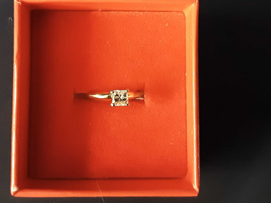 Women's Ring - Solitaire - Yellow Gold 14k (.585) 1.7 grams Size 5.5