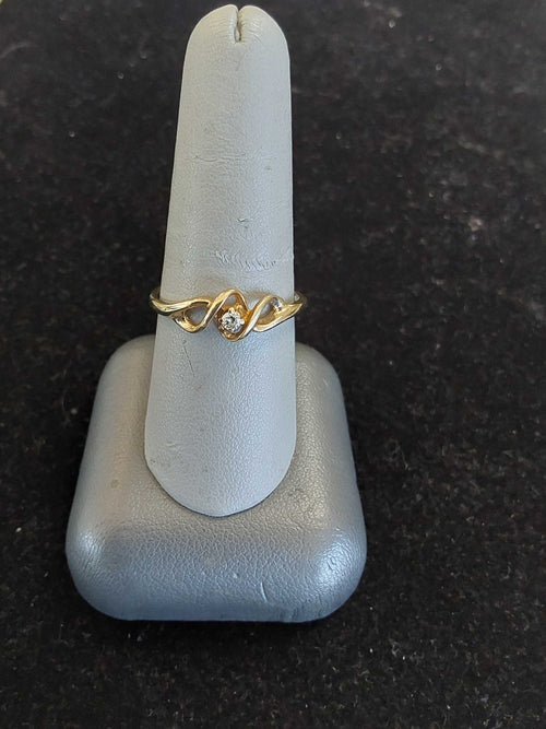 Women's Ring - Solitaire - Yellow Gold 10k (.417) 1.6 grams Size 8.5