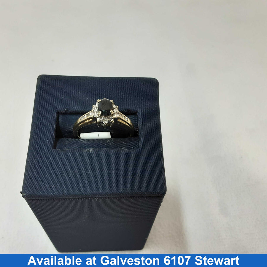Women's Ring - Yellow Gold 10k (.417) 2.2 grams Size 7.5
