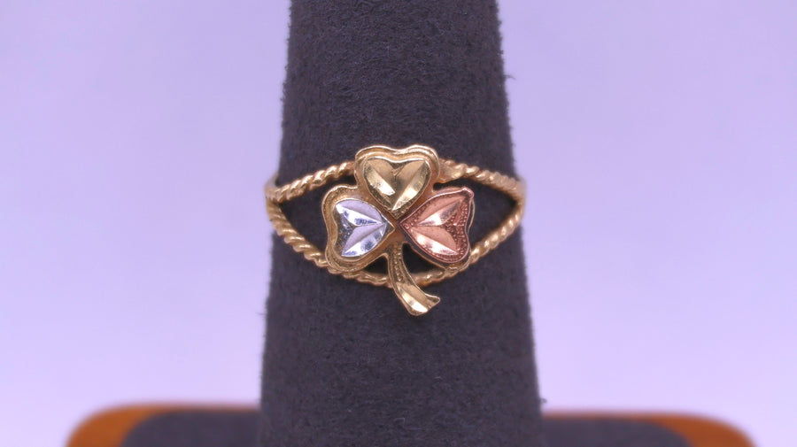 Clover Ring - Tricolor Gold 14k (.585) 1.8 Grams Size 7.5
