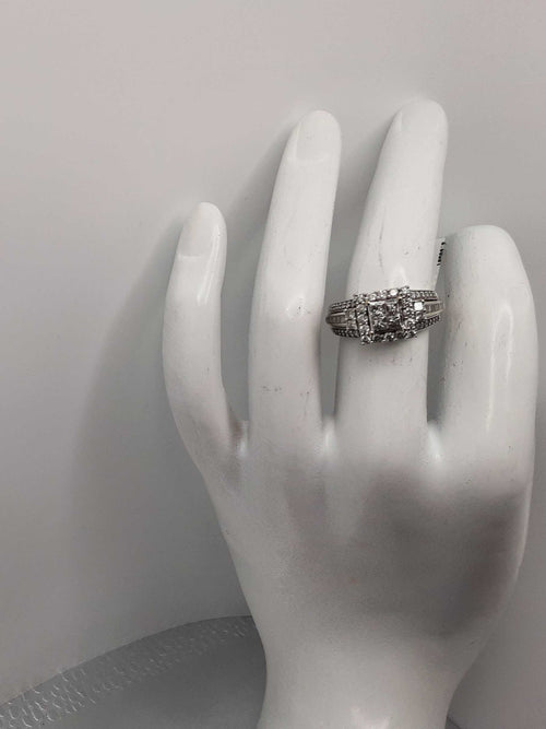 Women's Ring - White Gold 10k (.417) 4.6 grams Size 6