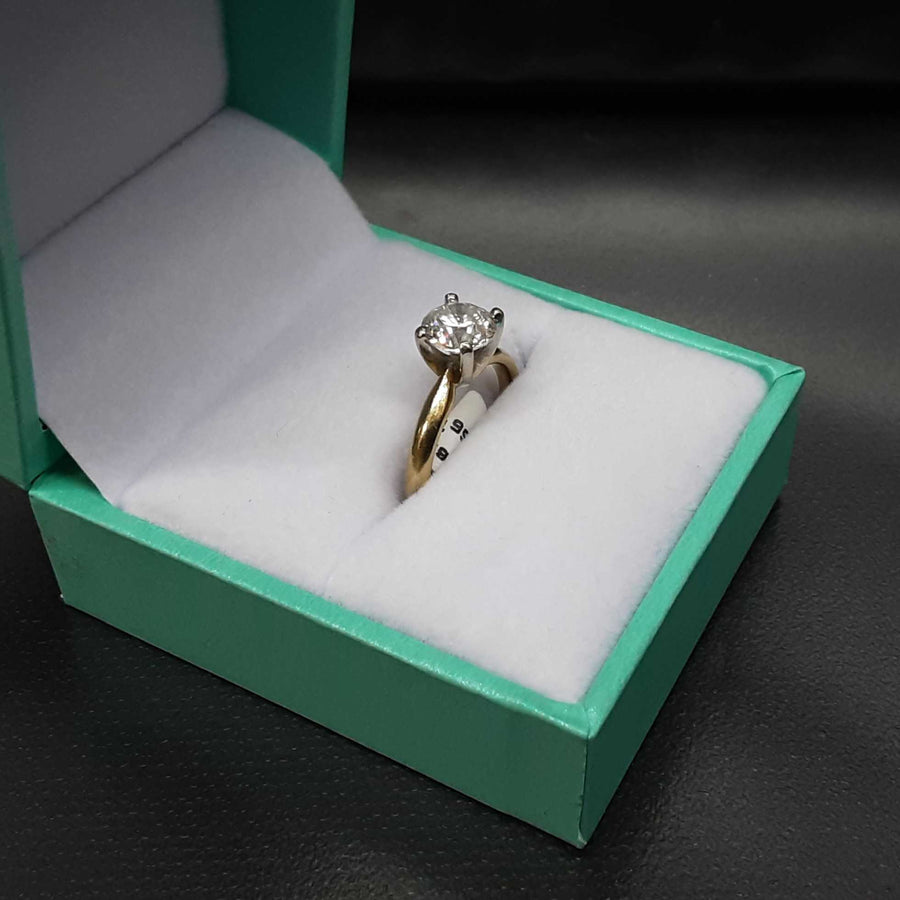 Women's Ring - Solitaire - Yellow Gold 14k (.585) 2.3 grams Size 4.5