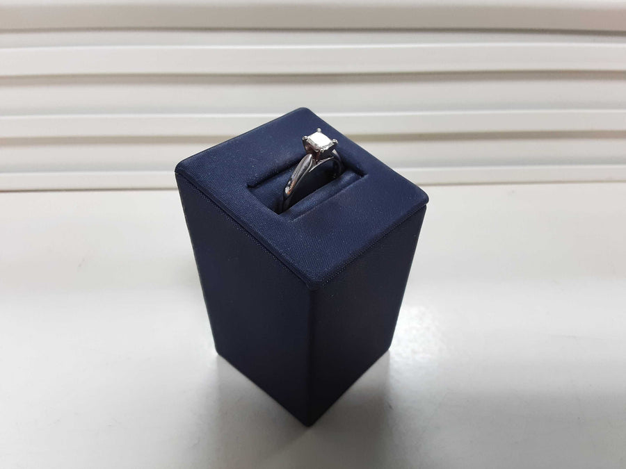 Women's Ring - Solitaire - White Gold 14k (.585) 2.7 grams Size 7