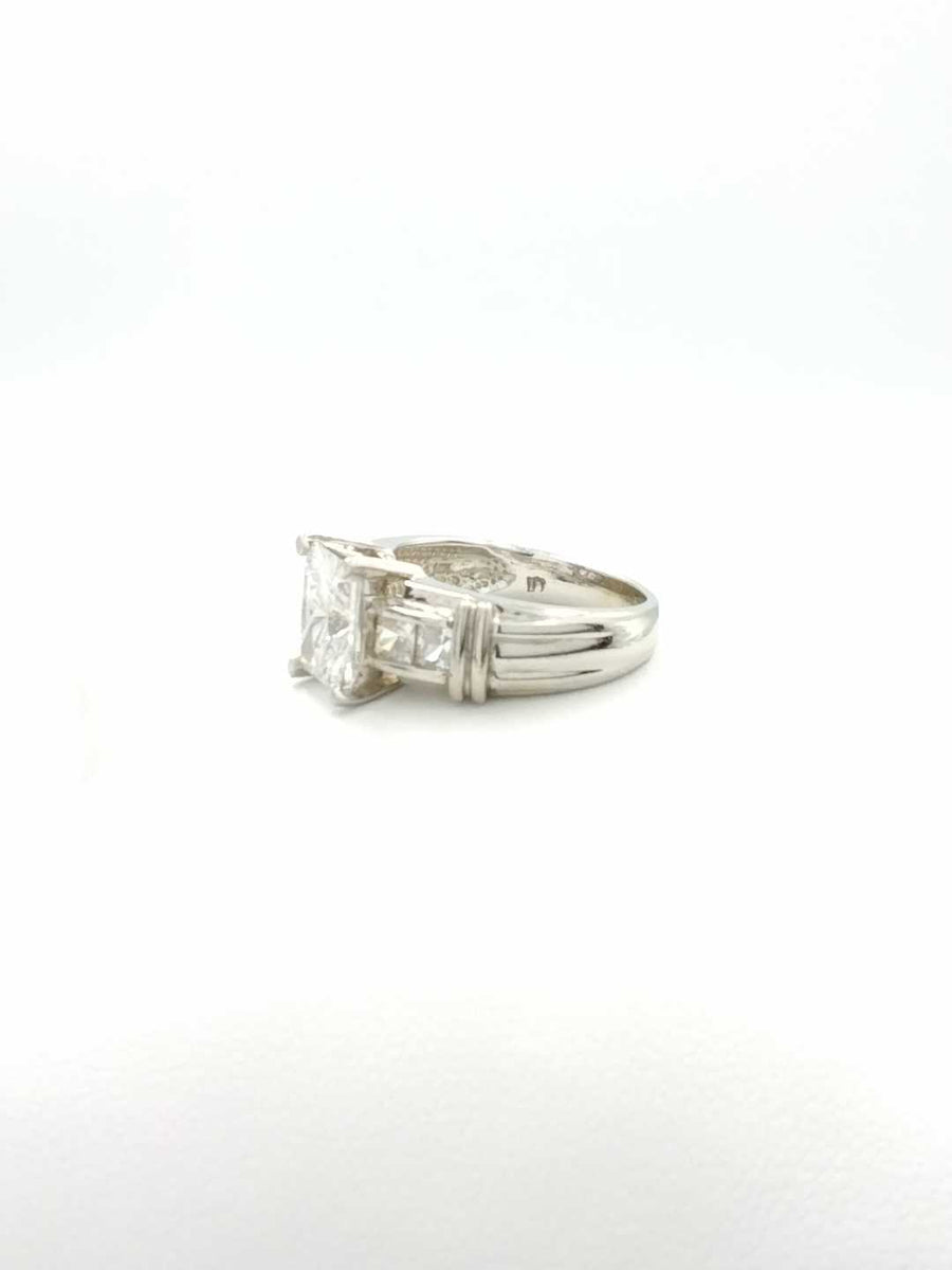 Women's Ring - White Gold 14k (.585) 7 grams Size 7