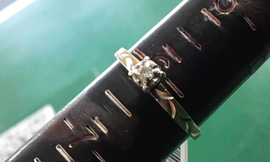 Women's Ring - Solitaire - Yellow Gold 14k (.585) 1.2 grams Size 6