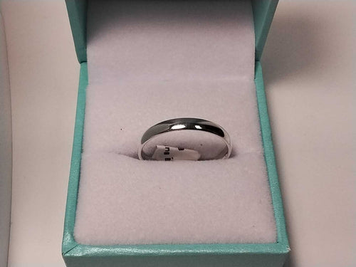 Ring - Wedding Band - Silver 1.9 grams Size 8