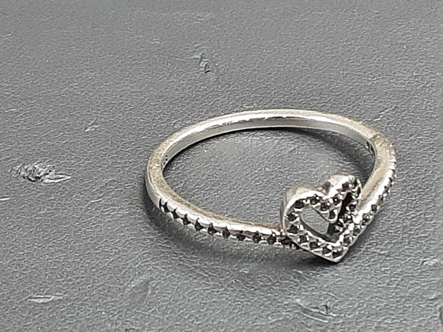 Women's Ring - Silver 1.8 grams Size 8