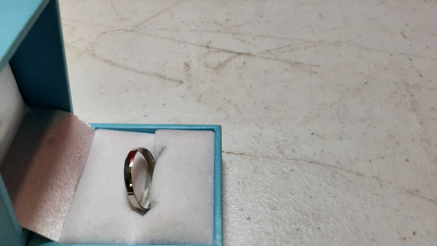 Ring - Wedding Band - White Gold 10k (.417) 1.1 grams Size 8