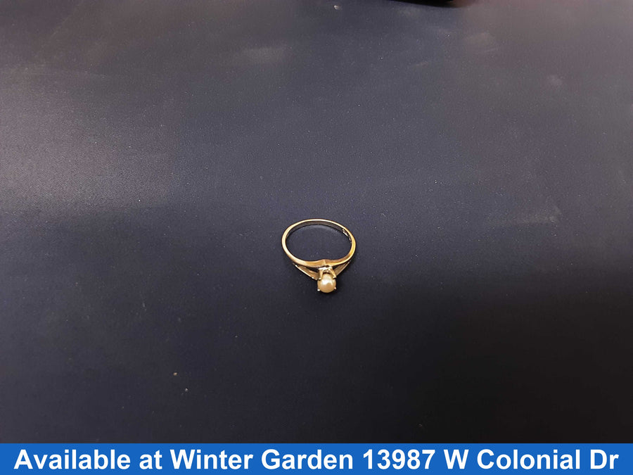 Women's Ring - Solitaire - White Gold 10k (.417) 1.5 grams Size 7.5