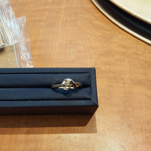 Women's Ring - White Gold 14k (.585) 2 grams Size 7
