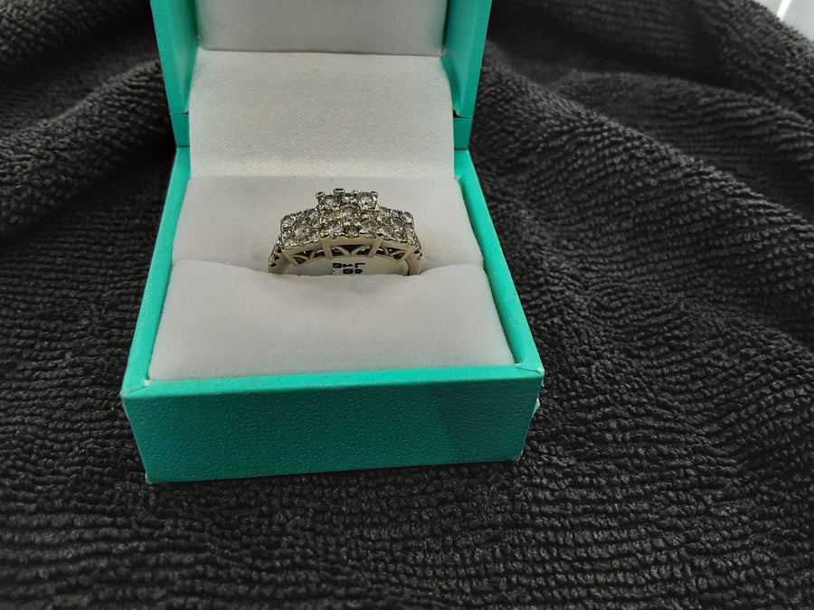 Women's Ring - White Gold 10k (.417) 2.9 grams Size 6