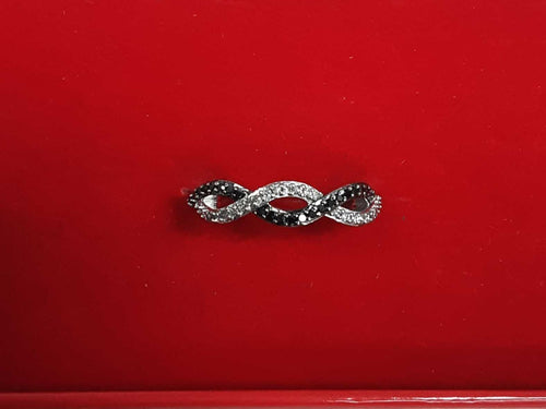 Women's Ring - Silver 3.9 grams Size 7