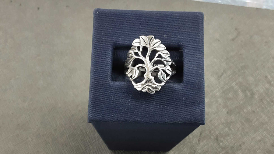 Women's Ring - Silver 4.4 grams Size 6.5