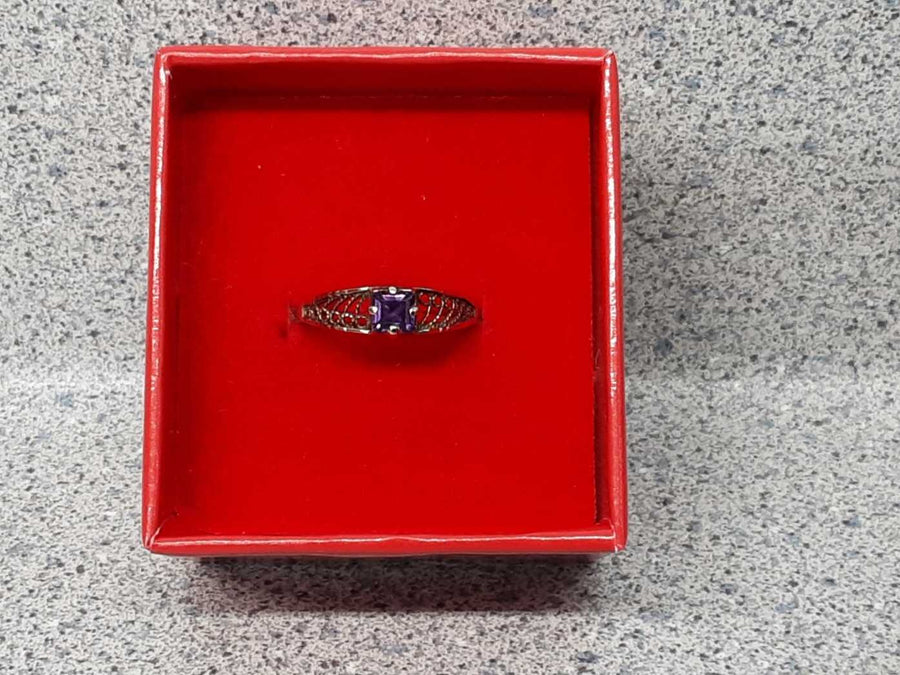 Women's Ring - Yellow Gold 10k (.417) 1.1 grams Size 7