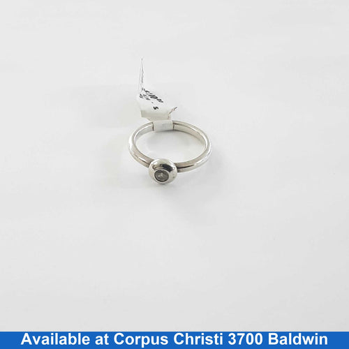 Women's Ring - Solitaire - Silver 3.2 grams Size 7