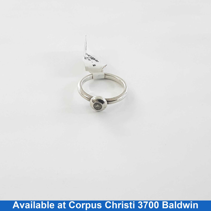 Women's Ring - Solitaire - Silver 3.2 grams Size 7