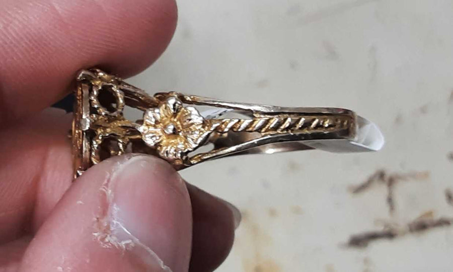 Women's Ring - Yellow Gold 10k (.417) 3.6 grams Size 8